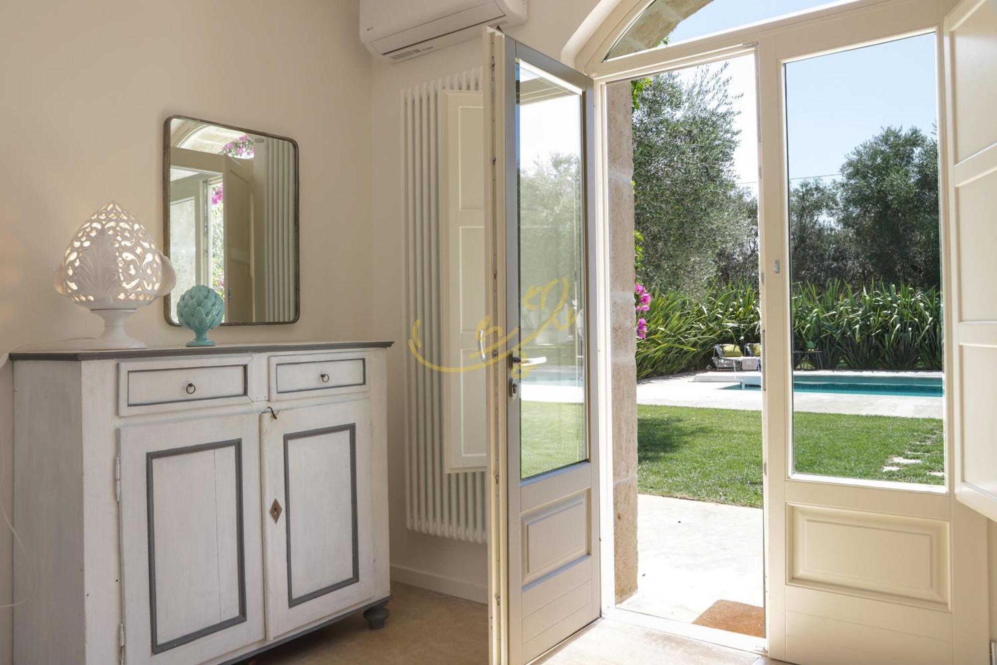 Td Dimora Del Giglio With Organic Garden With Pool Villa Остуни Екстериор снимка