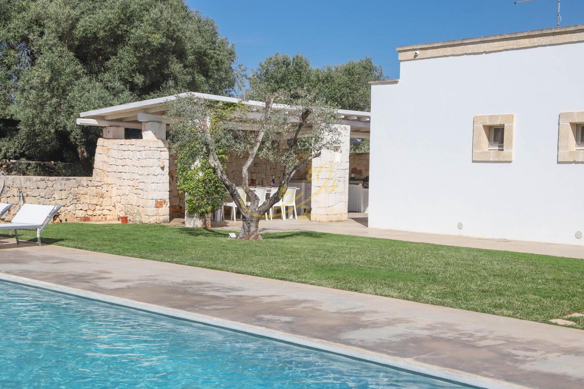 Td Dimora Del Giglio With Organic Garden With Pool Villa Остуни Екстериор снимка