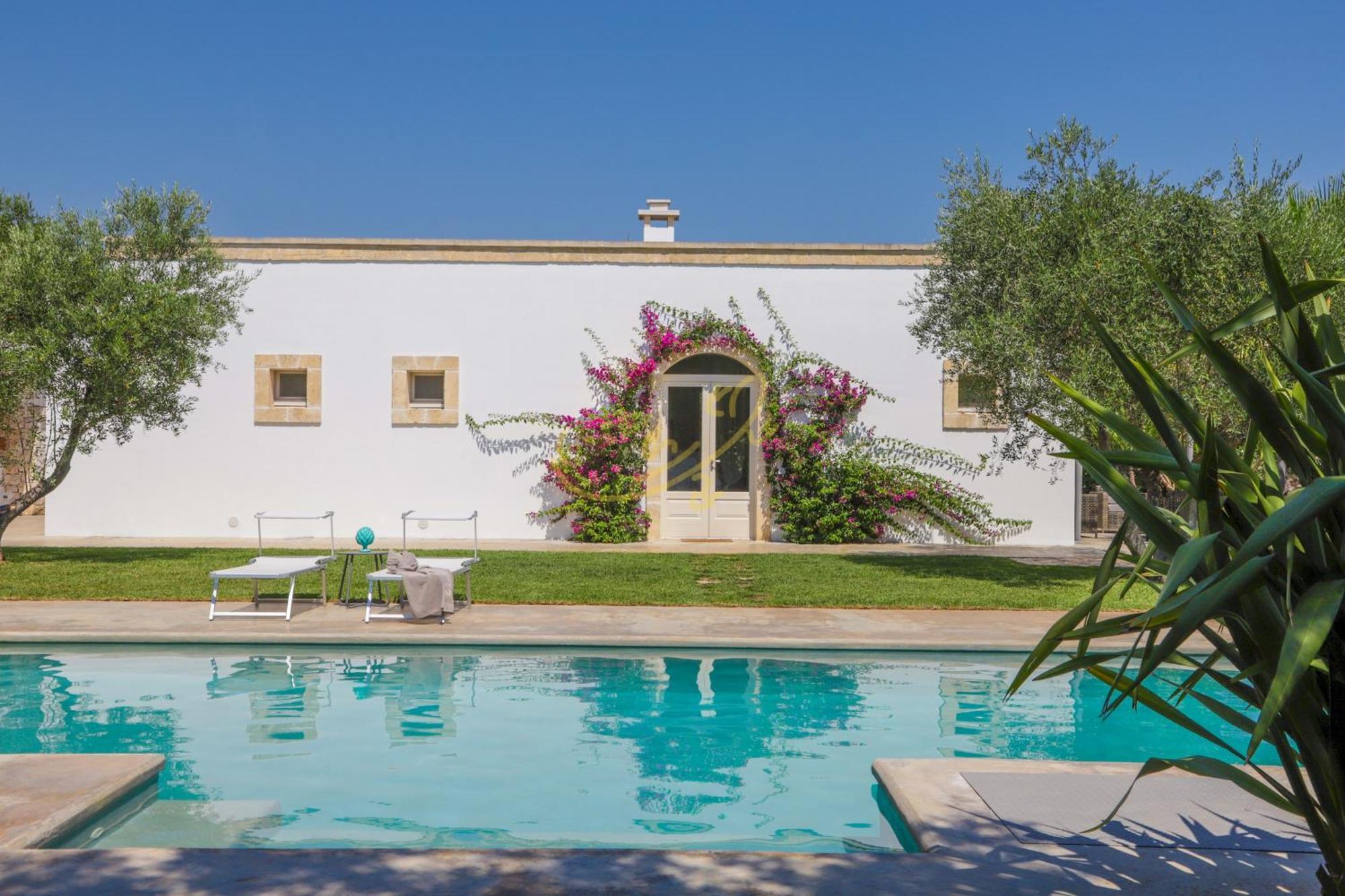 Td Dimora Del Giglio With Organic Garden With Pool Villa Остуни Екстериор снимка